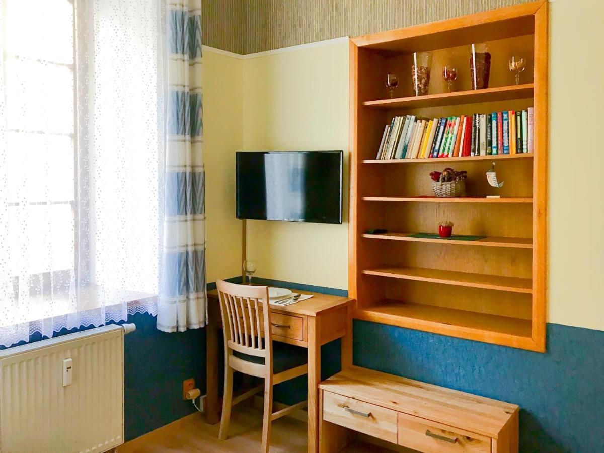 Golden Wood Apartment