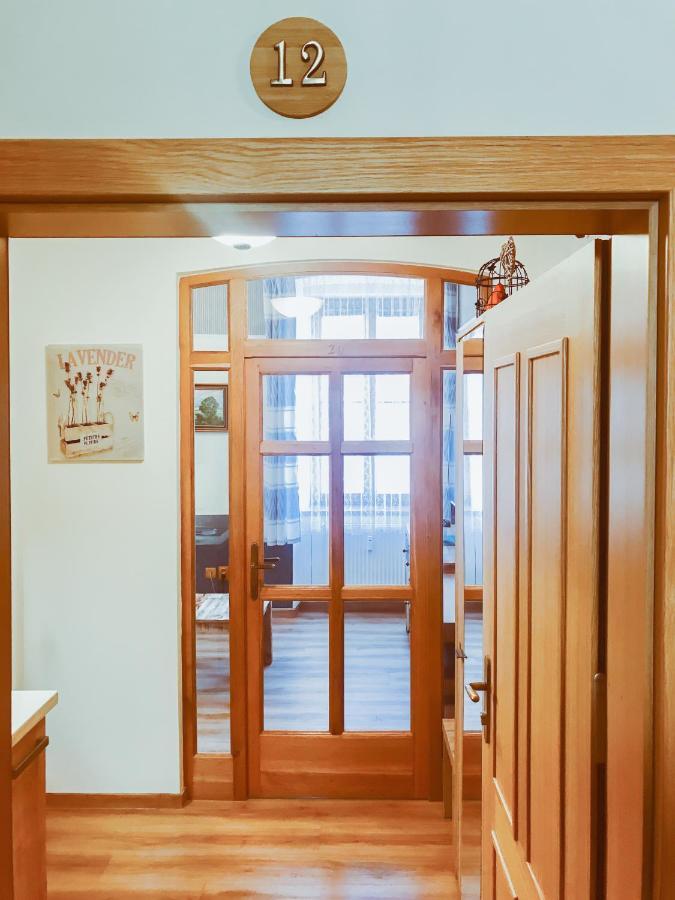 Golden Wood Apartment