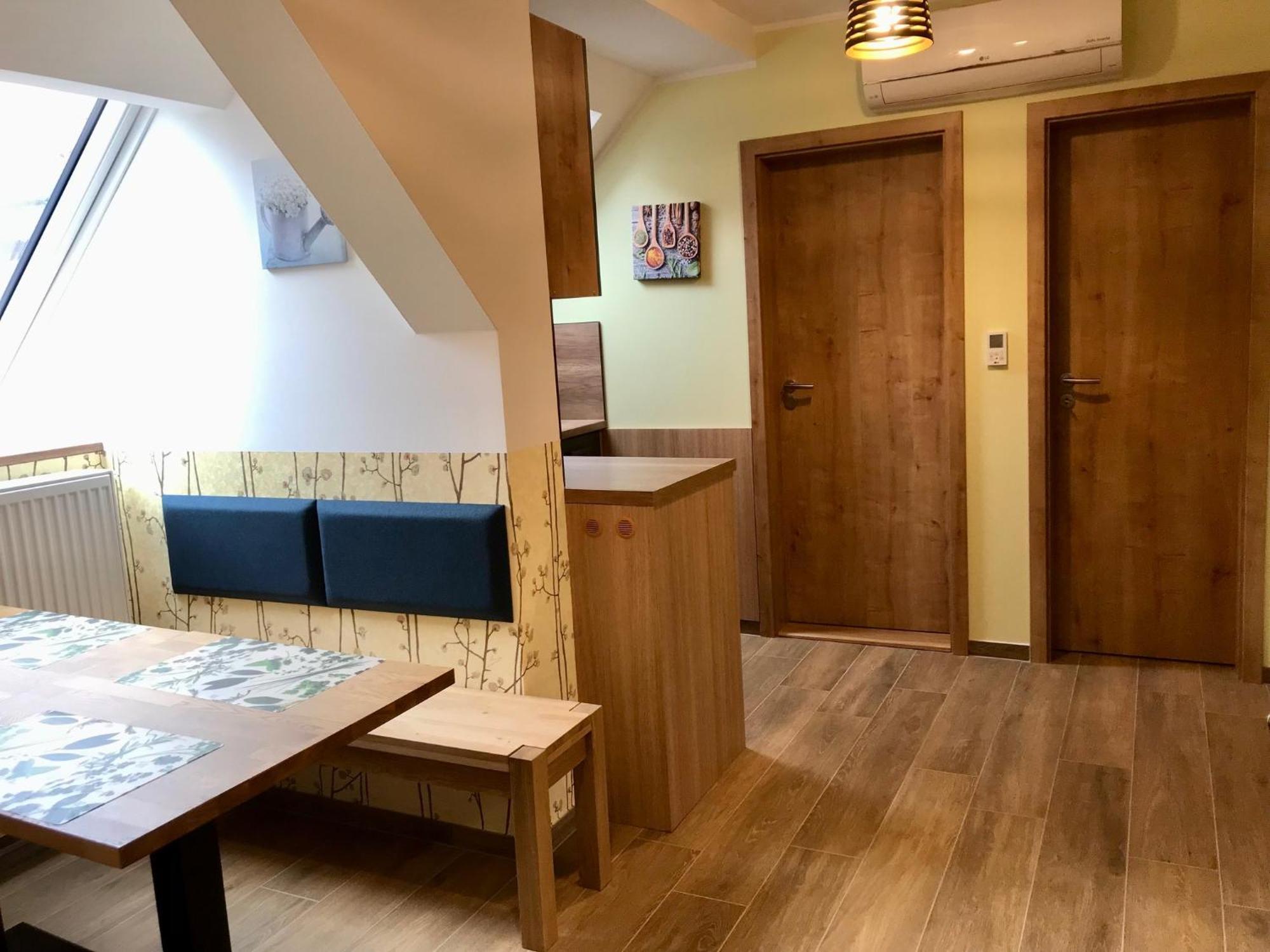 Golden Wood Apartment